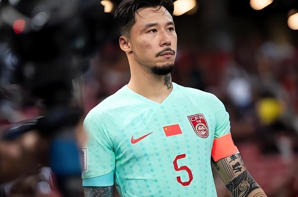 开云体育app-武汉球迷都觉得刘奕鸣会走，为何如今却官宣跟三镇续约，引发热议